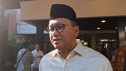 CEO Danantara sekaligus Menteri Investasi/Kepala BKPM Rosan Roeslani di rumah duka Rachmat Gobel, Tebet, Jakarta Selatan, Jumat (10/7/2026). Foto: Widya Islamiati/kumparan