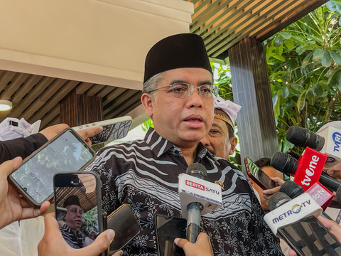 Menteri Ketenagakerjaan (Menaker) Yassierli di rumah duka Rachmat Gobel, Jakarta Selatan, Jumat (10/9/2026). Foto: Widya Islamiati/kumparan
