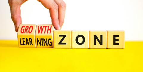 Ilustrasi Perubahan dari Zona Nyaman. Foto: https://www.shutterstock.com/id/image-photo/learning-growth-zone-symbol-concept-words-2556901921?trackingId=0916e8a9-a1e1-4c82-802a-10ef02572d60&listId=searchResults