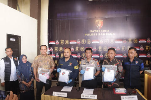 Polres Sampang konferensi pers remaja wanita diperkosa oleh 27 orang pria. Foto: Dok. Polres Sampang