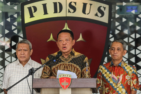 Jaksa Agung Muda Tindak Pidana Khusus (Jampidsus) Kejaksaan Agung Febrie Adriansyah (tengah) menyampaikan keterangan saat konferensi pers di Kejaksaan Agung, Jakarta, Jumat (10/7/2026). Foto: Asprilla Dwi Adha/ANTARA FOTO