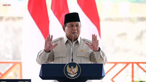 Presiden Prabowo Subianto memberikan sambutan dalam acara peresmian lima bendungan di Indonesia di Lombok Barat, NTB, Jumat (10/7/2026). Foto: YouTube/ Sekretariat Presiden