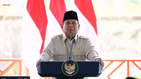 Presiden Prabowo Subianto memberikan sambutan dalam acara peresmian lima bendungan di Indonesia di Lombok Barat, NTB, Jumat (10/7/2026). Foto: YouTube/ Sekretariat Presiden