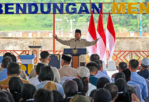 Presiden Prabowo Subianto (tengah) memberi sambutan saat meresmikan Bendungan Meninting di Desa Bukit Tinggi, Kecamatan Gunungsari, Lombok Barat, NTB, Jumat (10/7/2026). Foto: Ahmad Subaidi/ANTARA FOTO