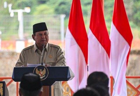 Presiden Prabowo Subianto memberi sambutan saat meresmikan Bendungan Meninting di Desa Bukit Tinggi, Kecamatan Gunungsari, Lombok Barat, NTB, Jumat (10/7/2026). Foto: Ahmad Subaidi/ANTARA FOTO
