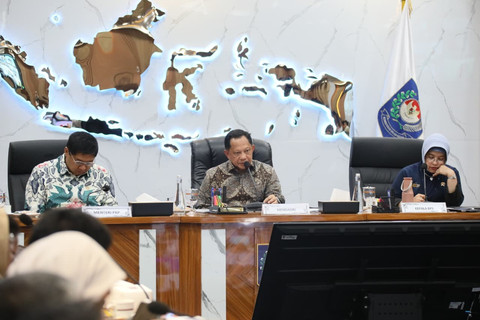 Mendagri Tito Karnavian minta Pemda percepat verifikasi data calon penerima untuk mencapai target 400 ribu unit bedah rumah BSPS, Jumat (10/7/2026). Foto: Dok. Kemendagri