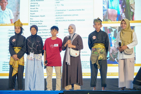 Suasana acara open house Sekolah Rakyat di Aula SRMP 18 Lombok Barat, Nusa Tenggara Barat, yang dihadiri oleh Menteri Sosial Saifullah Yusuf atau Gus Ipul pada Jum'at (10/7/2026). Foto: Biro Humas Kemensos/Pian Ardiansyah