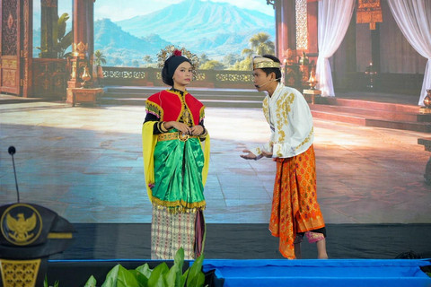 Suasana acara open house Sekolah Rakyat di Aula SRMP 18 Lombok Barat, Nusa Tenggara Barat, yang dihadiri oleh Menteri Sosial Saifullah Yusuf atau Gus Ipul pada Jum'at (10/7/2026). Foto: Biro Humas Kemensos/Pian Ardiansyah