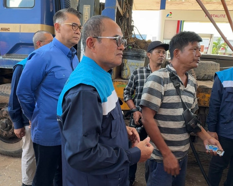 Monitoring Kepala Badan Pengatur Hilir Minyak dan Gas Bumi (BPH Migas), Wahyudi Anas, di SPBU Pertamina 24.361.13 PAL 10, Jalan Lingkar Barat I, Kota Baru, Kota Jambi, Sabtu (11/7/2026). Foto: Muhammad Fhandra Hardiyon/kumparan
