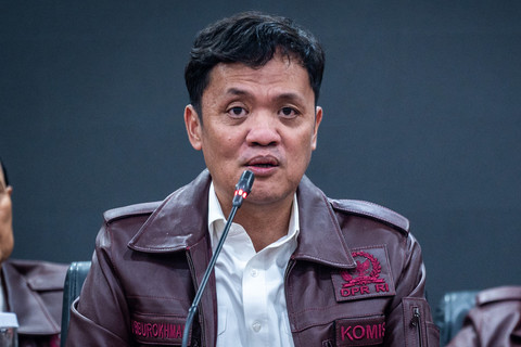 Ketua Komisi III DPR Habiburokhman memberikan keterangan saat konferensi pers di Kejaksaan Agung, Jakarta, Sabtu (11/7/2026). Foto: Bayu Pratama S/ANTARA FOTO