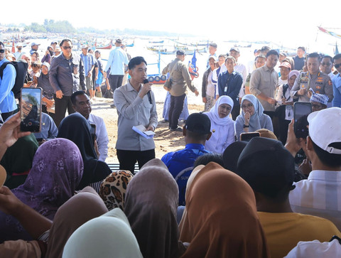Wakil Presiden Republik Indonesia, Gibran Rakabuming Raka dicurhati nelayan saat di Banyuwangi. Foto: Dok. Setwapres