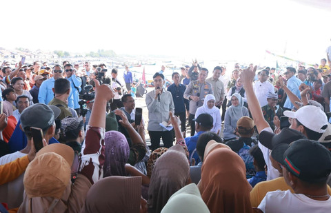 Wakil Presiden Republik Indonesia, Gibran Rakabuming Raka dicurhati nelayan saat di Banyuwangi. Foto: Dok. Setwapres