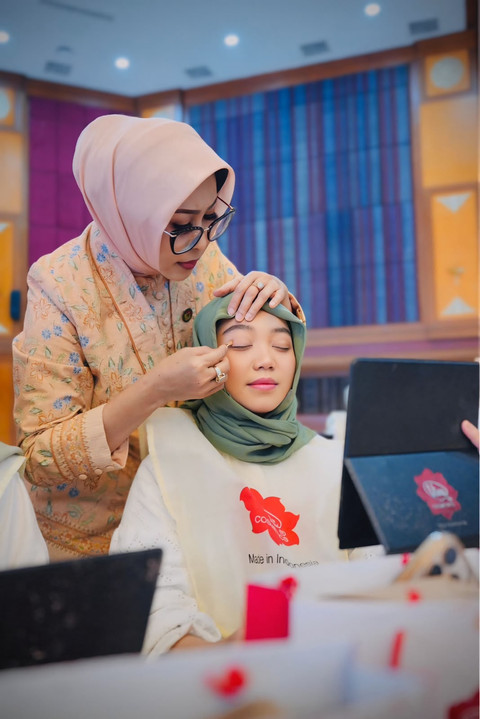 Dharma Wanita Persatuan (DWP) Kementerian Sosial (Kemensos) berkolaborasi dengan PT Moga Djaja (Viva Cosmetics dan Viva Muda) gelar Beauty Class di Kantor Kemensos, Rabu (8/7/2026). Foto: Kemensos RI