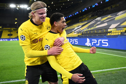 Selebrasi pemain Borussia Dortmund Erling Haaland dan Jude Bellingham usai mencetak gol ke gawang Manchester City pada pertandingan Liga Champions di di Dortmund, Jerman, pada 14 April 2021. Foto: Ina Fassbender/AFP