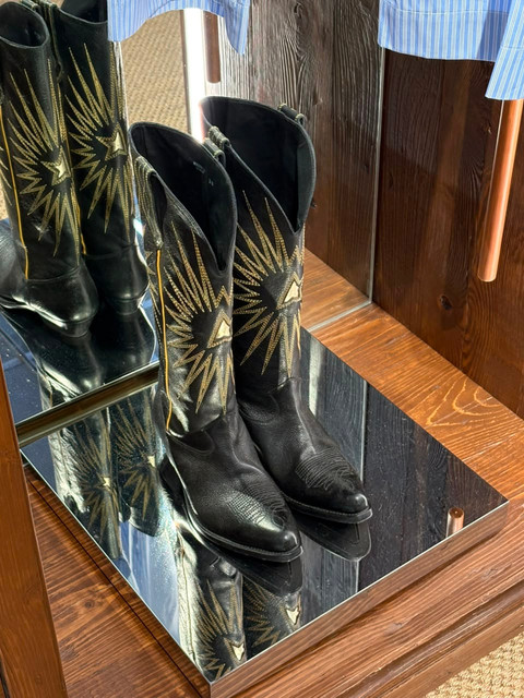 Boots Golden Goose. Foto: kumparan/Naela Marcelina
