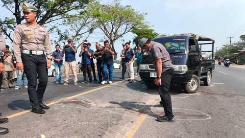 Polisi gelar olah TKP kecelakaan maut dari Tim TAA Polda Jabar dan satlantas Polres Indramayu pada Senin (13/7). Foto: Pandji/kumparan