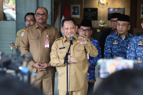 Kasatgas PRR Tito Karnavian klarifikasi penanganan Jembatan Enang-Enang, tegaskan pemerintah telah hadir dan mencari solusi terbaik demi keselamatan masyarakat, Senin (13/7/2026). Foto: Satgas PRR