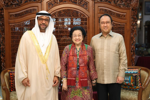 Presiden ke-5 sekaligus Ketua Umum PDIP Megawati Soekarnoputri terima kunjungan Dubes UEA untuk RI Abdulla Salem Obaid Al Dhaheri di kediamannya, Menteng, Jakarta Pusat, Senin (13/7/2026). Foto: PDIP