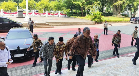 Ketua MPR Ahmad Muzani bersama rombongan mendatangi Gedung Mahkamah Agung (MA), Jakarta Pusat, Selasa (14/7/2026). Foto: Jonathan Devin/kumparan