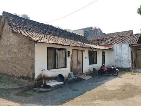 Penampakan rumah nenek Lanjarsari di Maguwoharjo, Depok, Sleman. Tanah rumah ini terancam disita bank usai keluarga Lanjarsari diduga jadi korban mafia tanah. Foto: Arfiansyah Panji Purnandaru/kumparan