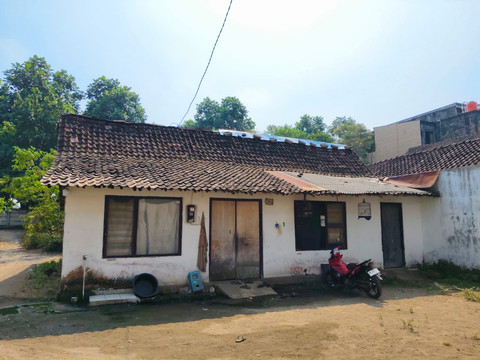 Penampakan rumah nenek Lanjarsari di Maguwoharjo, Depok, Sleman. Tanah rumah ini terancam disita bank usai keluarga Lanjarsari diduga jadi korban mafia tanah. Foto: Arfiansyah Panji Purnandaru/kumparan