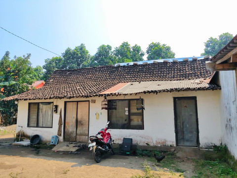 Penampakan rumah nenek Lanjarsari di Maguwoharjo, Depok, Sleman. Tanah rumah ini terancam disita bank usai keluarga Lanjarsari diduga jadi korban mafia tanah. Foto: Arfiansyah Panji Purnandaru/kumparan