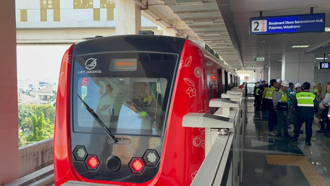 LRT Jakarta dari Stasiun LRT Jakarta Pegangsaan Dua-Rawamangun, Selasa (14/7/2026). Foto: Nauval Pratama/kumparan