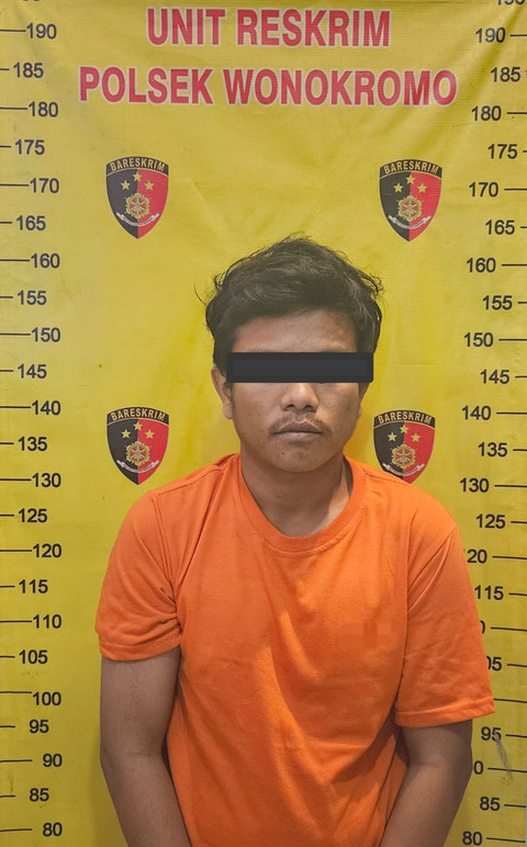 Seorang pria di Surabaya bernama Deni K (27) tersangka pemukulan menggunakan besi galvalum. Foto: dok. Polsek Wonokromo