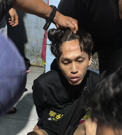 Tampang pembunuh ojol di Tangerang saat ditangkap polisi pada Selasa (14/7). Foto: Dok. Istimewa