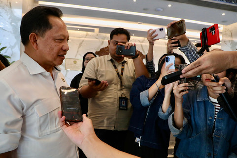 Mendagri Tito Karnavian minta Pemda perkuat pasokan dan kelancaran distribusi barang, Selasa (14/7/2026). Foto: Kemendagri RI