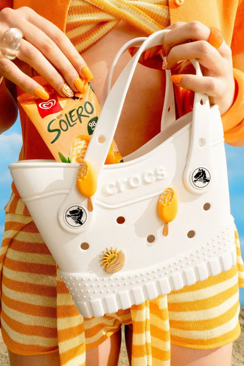 Crocs berkolaborasi dengan Wall's, hadirkan Jibbitz es krim edisi terbatas. Foto: Crocs