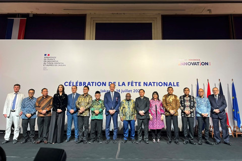 Dubes Prancis untuk RI Fabien Penone bersama jajaran tamu kehormatan pemerintah RI dalam Resepsi Hari Nasional Prancis di Hotel Raffles Jakarta, Selasa (14/7/2026). Foto: Firda Brillianti/kumparan