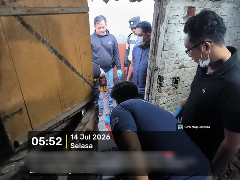 Wahyudi (32) warga Desa Tegalrandu, Kecamatan Klakah, Kabupaten Lumajang ditemukan tewas di rumahnya. Foto: Dok. Polres Lumajang