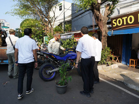 Pemerintah Kota Jakarta Selatan bersama Suku Dinas Perhubungan Jakarta Selatan melakukan sidak terhadap ASN yang membawa kendaraan pribadi pada hari Rabu di Kantor Wali Kota Jakarta Selatan, Rabu (15/7/2026). Foto: Dok. Pemkot Jaksel