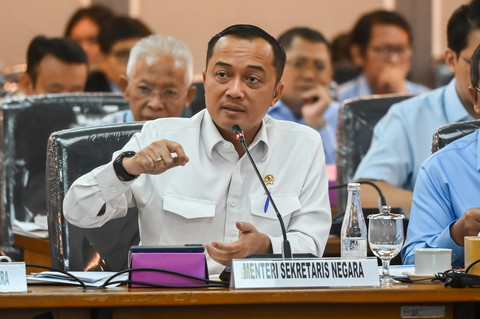 Mensesneg Prasetyo Hadi menyampaikan paparan saat mengikuti rapat kerja bersama Komisi XIII DPR di Kompleks Parlemen, Senayan, Jakarta, Rabu (15/7/2026). Foto: Rivan Awal Lingga/ANTARA FOTO