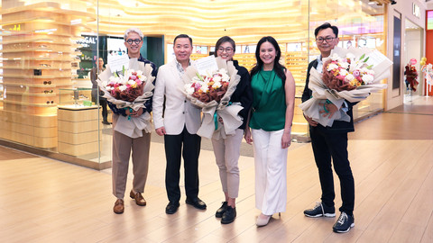 Optik Tunggal menghadirkan New Store Concept di Gandaria City dengan desain modern, glareless lighting, dan suasana yang lebih nyaman untuk pengalaman memilih kacamata. Foto: Optik Tunggal