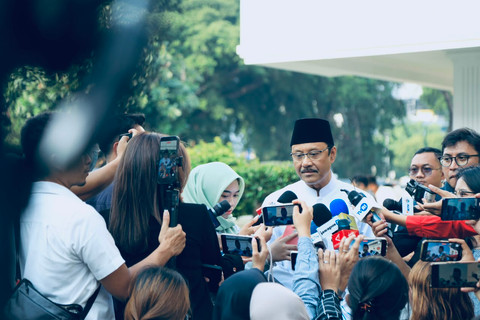 Mensos Gus Ipul sampaikan rencana penyaluran bansos PKH dan BPNT melalui KDMP sebagai upaya mendekatkan akses layanan perbankan dan kebutuhan pokok bagi warga, Kamis (16/7/2026).  Foto: Dok. Kemensos
