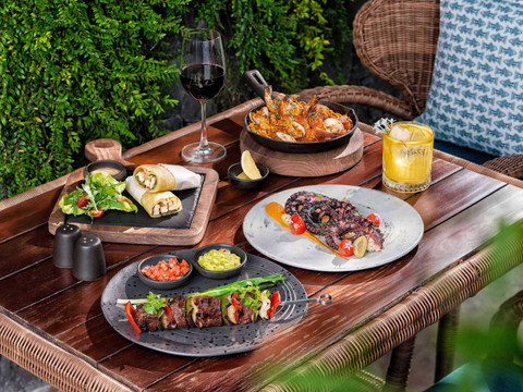 Menu khas Mediterania di The Pool Caf&eacute; & Bar. Foto: dok. Istimewa.