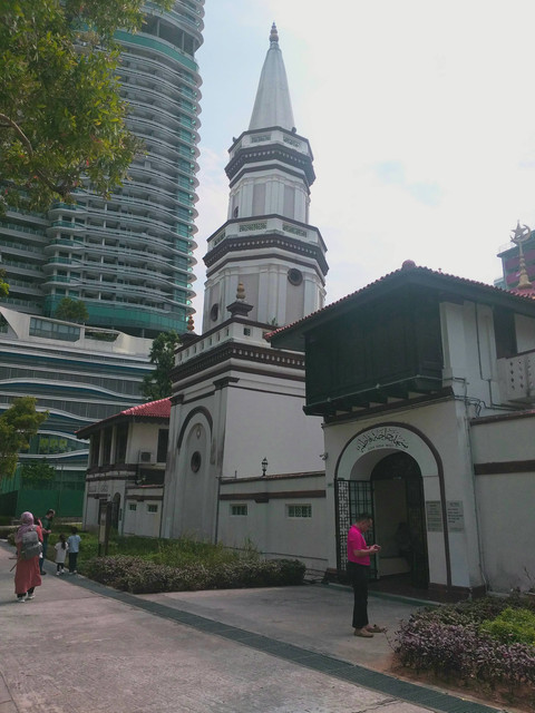 Masjid Hajjah Fatimah di Kawasan Kampung Gelam, Singapura. Masjid dibangun abad ke-19. Foto: Dokuemntasi Penulis.