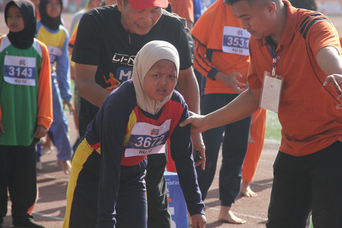 Anak Berkebutuhan Khusus (ABK) ikut MilkLife Athletics Challenge 2026 di Kudus, Jawa Tengah.  Foto: Vega Maarijil Ula/kumparan