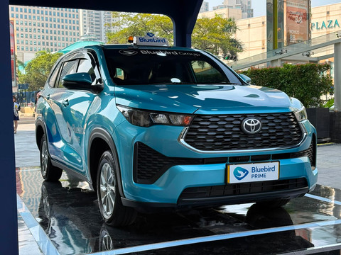 Toyota Innova Zenix HEV jadi armada taksi Bluebird Prime. Foto: Fitra Andrianto/kumparan