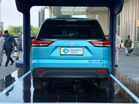 Toyota Innova Zenix HEV jadi armada taksi Bluebird Prime. Foto: Fitra Andrianto/kumparan