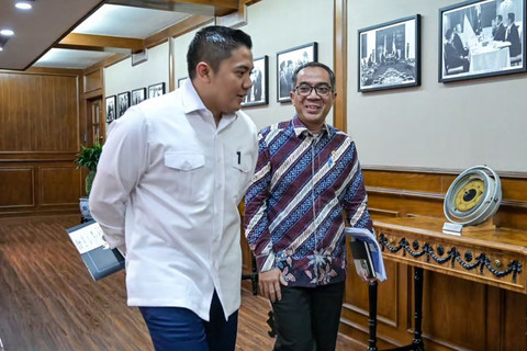 Seskab Teddy Indra Wijaya menerima Menteri Pendidikan Tinggi, Sains, dan Teknologi, Brian Yuliarto pada Kamis (16/7/2026). Foto: Instagram/ @sekertariat.kabinet