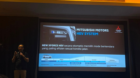 Penjelasan cara kerja sistem hibrida Mitsubishi Xforce HEV.  Foto: Sena Pratama/kumparan