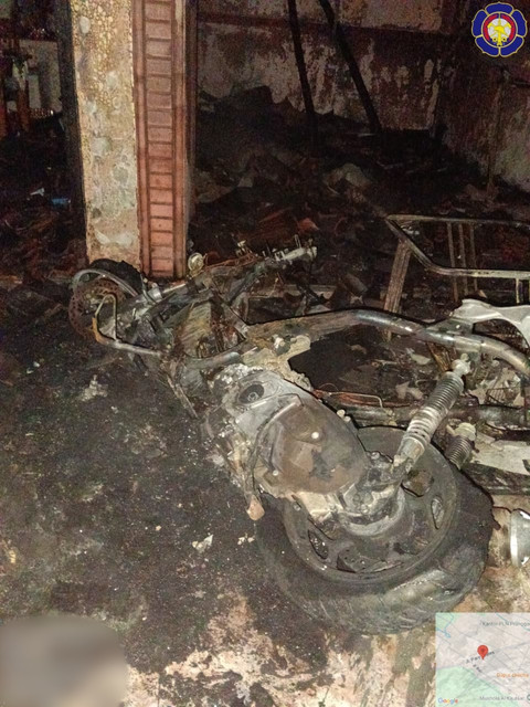 Rumah seorang janda berinisial EP (37) di Desa Pranggang, Kecamatan Plosoklaten, Kabupaten Kediri, diduga dibakar oleh mantan suaminya. Foto: Dok. Istimewa