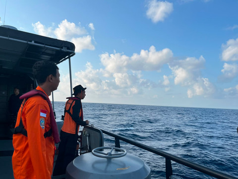 Kapal motor (KM) Nurul Salsa tenggelam di perairan sebelah barat Pulau Polassi, Kabupaten Kepulauan Selayar, Sulawesi Selatan. Foto: Dok. Tim SAR