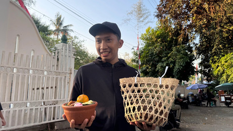 Bayu, salah satu pengunjung upacara adat Saparan Bekakak di Ambarketawang, Gamping, Sleman, Jumat (17/7). Foto: Pandangan Jogja/Resti Damayanti