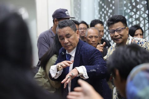 Hotman Paris usai memberikan keterangan kepada wartawan di Gedung Jampidsus Kejagung, Jakarta, Jumat (17/7/2026). Foto: Jamal Ramadhan/kumparan