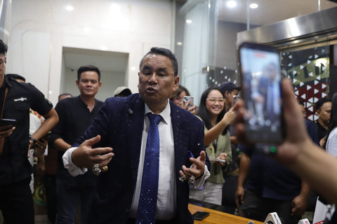 Hotman Paris usai memberikan keterangan kepada wartawan di Gedung Jampidsus Kejagung, Jakarta, Jumat (17/7/2026). Foto: Jamal Ramadhan/kumparan