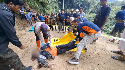seorang warga negara asing (WNA) China Liu Hongbin (27) meninggal di lokasi proyek pelebaran jalan di Dusun Kanan Dede, Desa Kanan Dede, Kecamatan Rongkong, Jumat (17/7/2026).  Foto: Dok. Istimewa